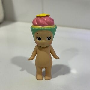 RESERVED Cupcake Sonny @juliaaatom